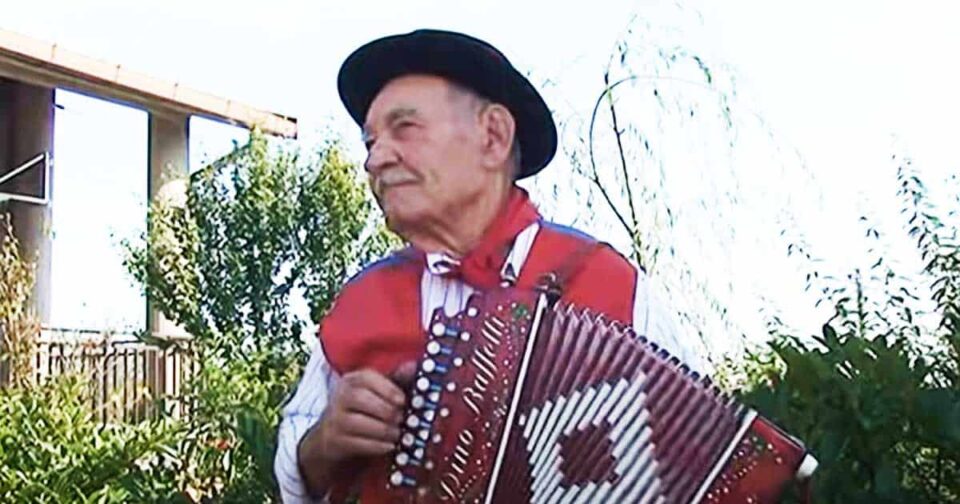 Montecalvo Irpino - Organetto. Musica popolare.