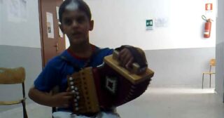 Il piccolo Vincenzo esegue “La Zita”