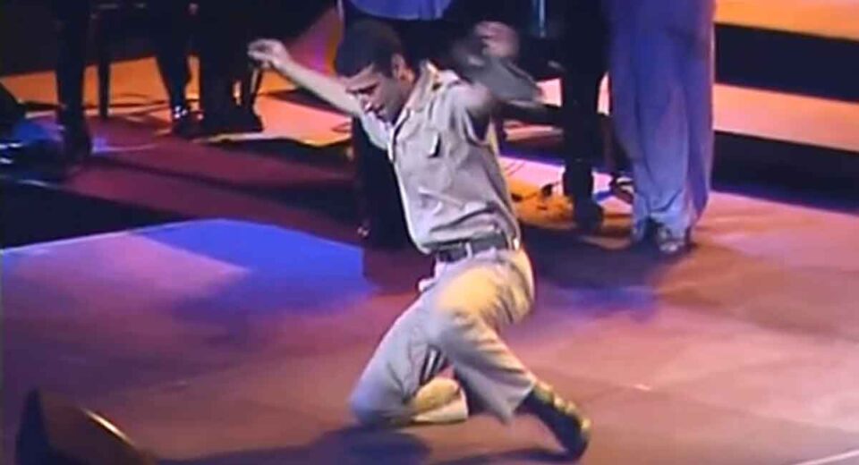 Charis Alexiou - Evdokia's Zeimbekiko 2007. Greek Folk Dance.