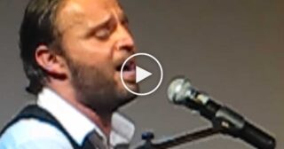 Giò Di Tonno canta “Tutte le Funtanelle”