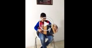 Il piccolo Ciriaco suona “Spallata” all’organetto