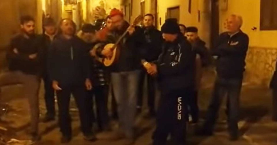 "Quanno nascette Ninno" + Testo. Musica popolare.