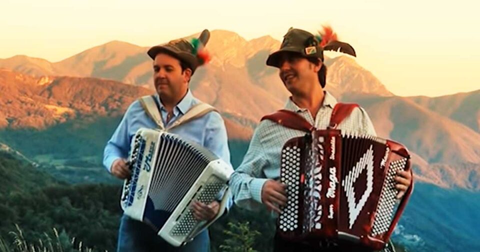 Silvano e Mauro - Silenzio fuori ordinanza - Musica degli Alpini.