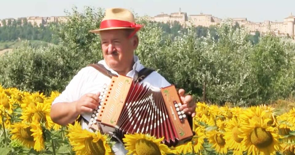L'uva fogarina - Organetto. Musica popolare italiana.