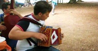 Organetto, chitarra, tarantella – Fossa del Lupo
