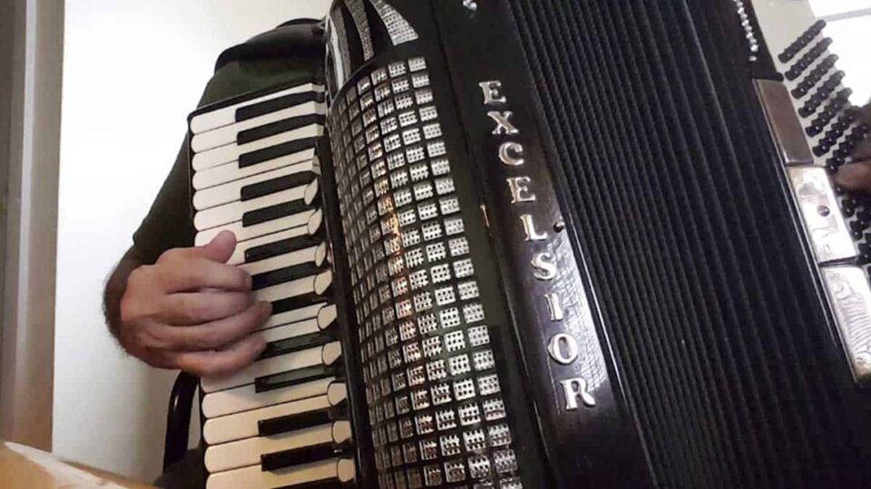 Parlami d'amore Mariu - Fisarmonica.