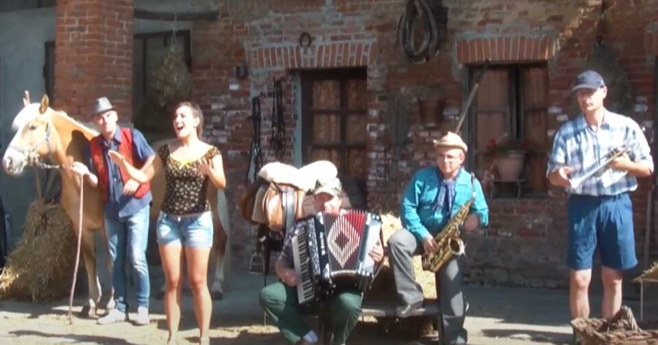 Tradizioni contadine - Orchestra Liscio simpatia - Musica popolare.