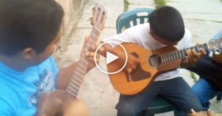 Venezuelan Folk Music – Killer Bandola Player
