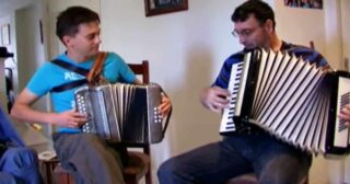 Oh Susanna & Redwings medley – Bob Hornett and Hector Awol