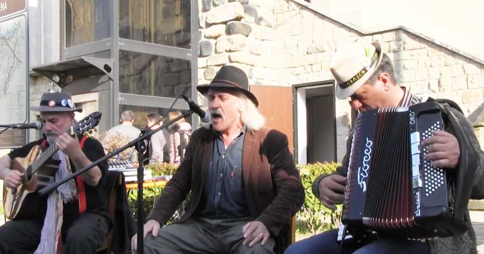 Statale 45 - Zighizon - Festa. Musica popolare.