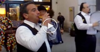 Esibizione di Musica Folk Siciliana – Pippo Sgroi al Friscalettu