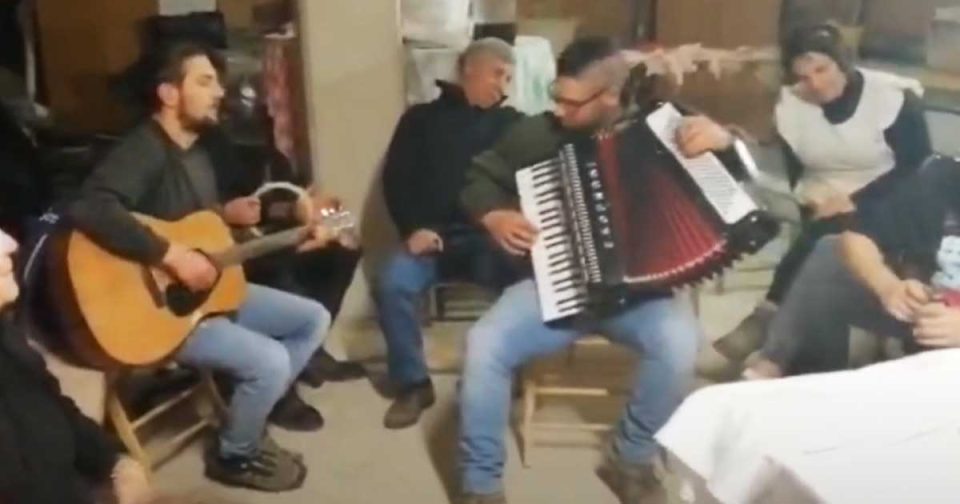 Lauretta mia - Fisarmonica e chitarra - Testo. Musica popolare.