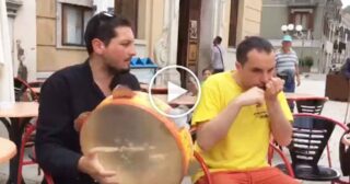 Tammurriata al bar – Popolo Vascio