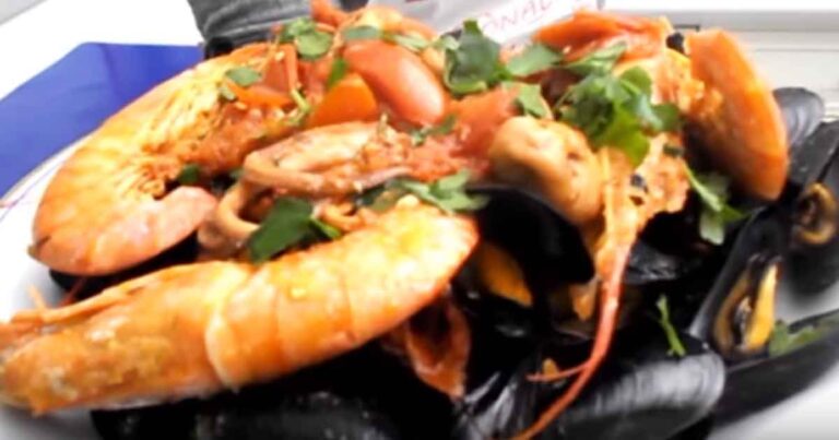 Zuppa Di Cozze Napoletana - Piatto tipico