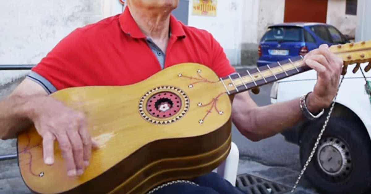 La Chitarra battente - Strumento musicale