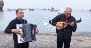 “Si Maritau Rosa” con fisarmonica e mandolino