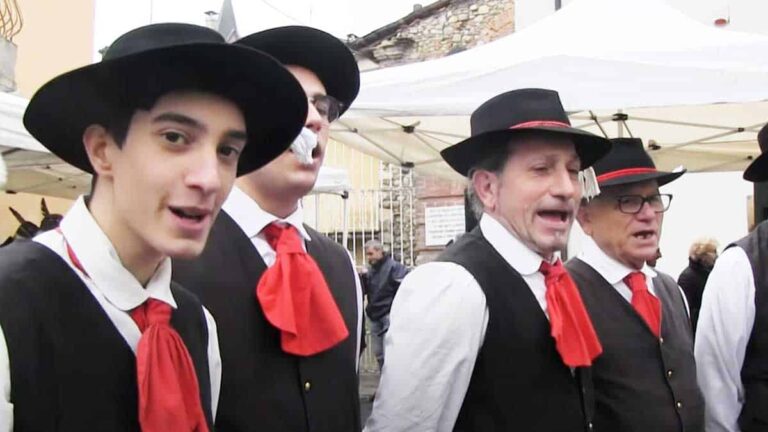 Piemontesina bella - Gruppo Folkloristico Manghin e Manghina - Piemonte. Musica popolare.