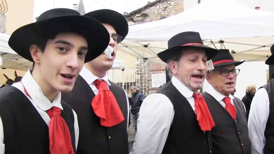 Piemontesina bella - Gruppo Folkloristico Manghin e Manghina - Piemonte. Musica popolare.