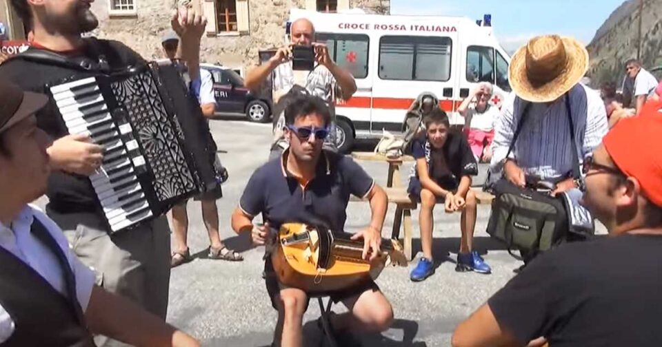 A la Montanha - Musica Occitana - piemontese - Ghironda. Musica popolare.