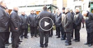 Coro Alpino – Oggi è nato in una Stalla