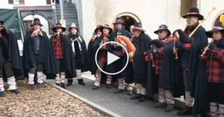 Zampognari Pedra di Miradolo Terme – Tu scendi dalle stelle