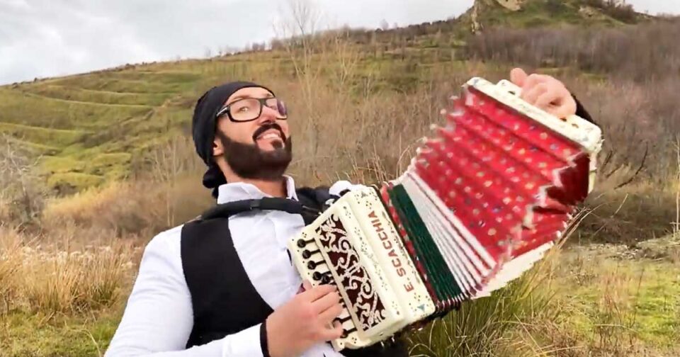 Voglia d'allegria - Nicola Scacchia - Organetto. Musica popolare italiana.