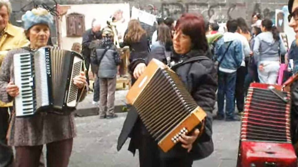 Polka "Guarda La Luna" - Rosaria Torcitto e Giusy Riggio - Fisarmonica. Musica popolare.