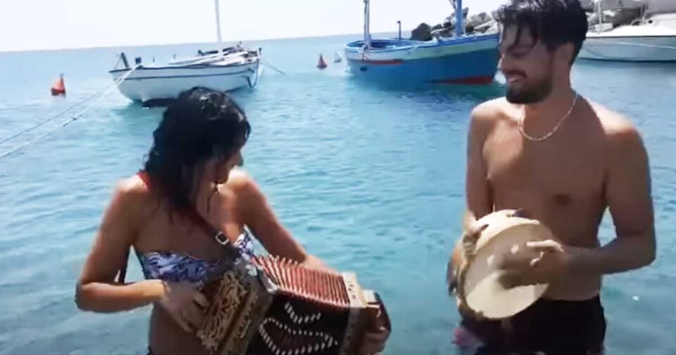 Tarantella a mare - Fortunato Stillittano e Valentina Donato - Calabria. Musica popolare.