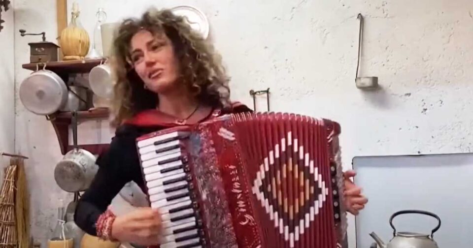 Madonnina dai riccioli d'oro - Sabrina Salvestrin - Fisarmonica. Musica popolare.