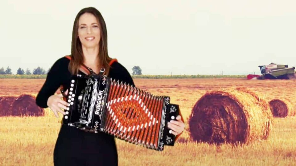 Angelina (Tarantella) - Irma Di Benedetto - Organetto. Musica popolare.