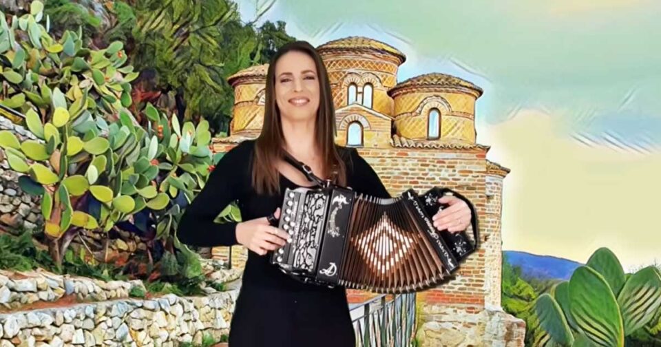 Calabrisella - Irma Di Benedetto - Organetto. Musica popolare.