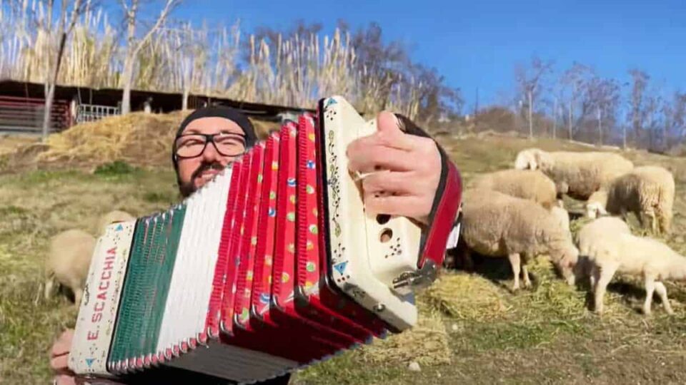 Il Pastore Serafino - Nicola Scacchia - Organetto. Film Celentano.