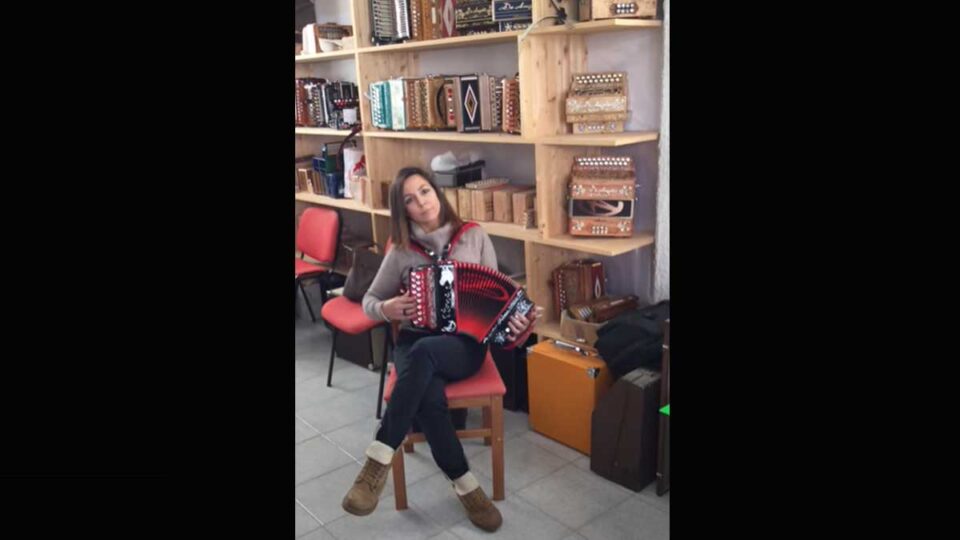 Vitina Coviello - Organetto. Musica popolare.