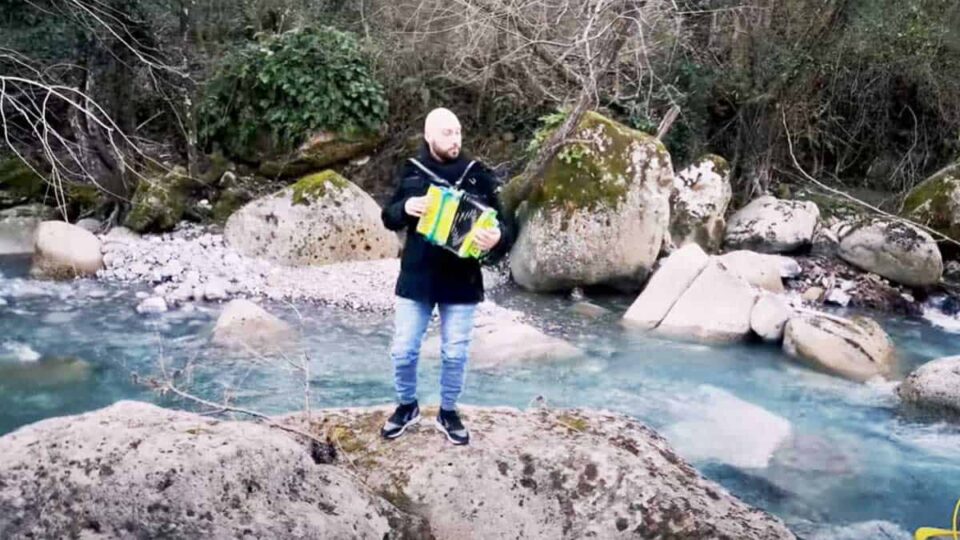 Stracciatella (Polca) - Gabriele Di Pietro - Organetto. Musica popolare.