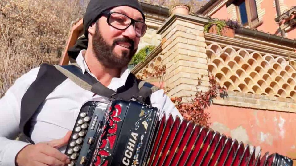 Chitarra Romana (Tango) - Nicola Scacchia - Organetto. Musica popolare.