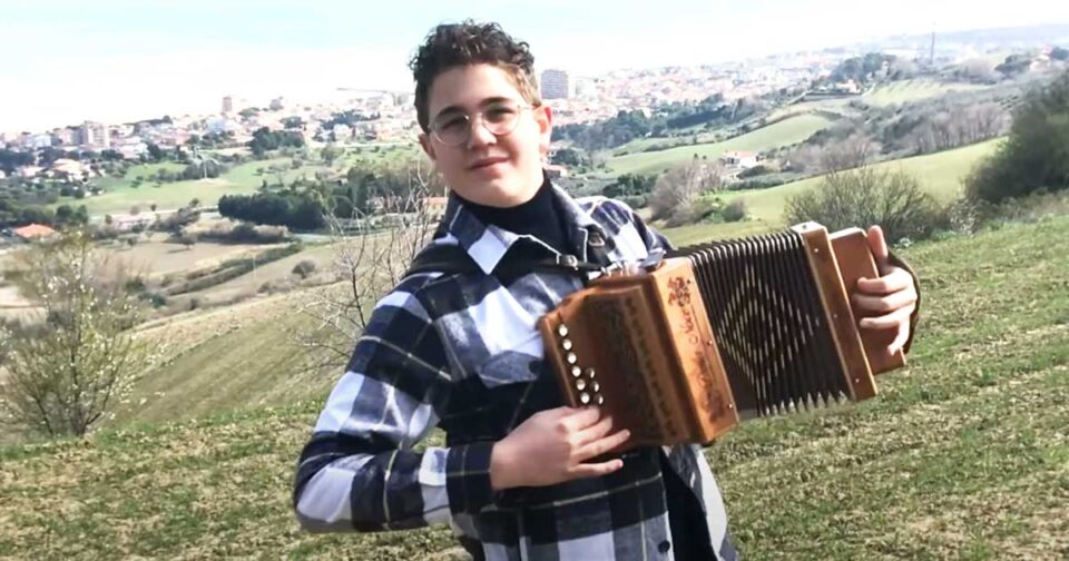 Guagliuncella (Super Tarantella) - Nicolò Di Mattia - Organetto. Musica popolare.