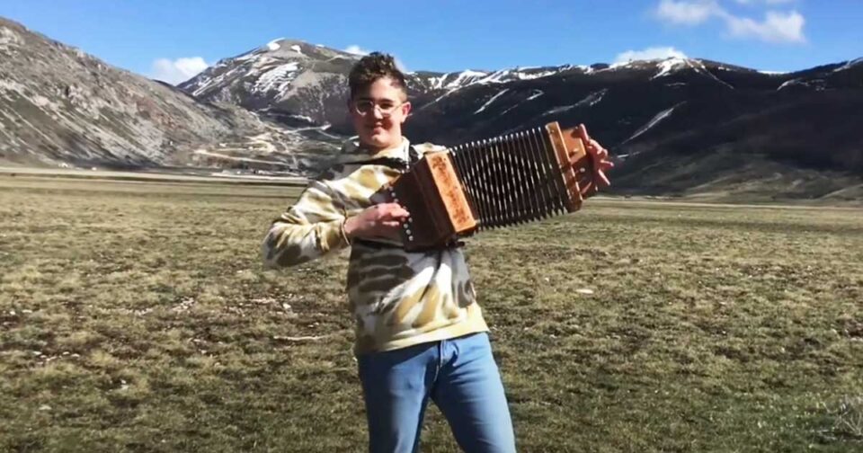 Frenetica - Nicolò Di Mattia - Organetto. Musica popolare.