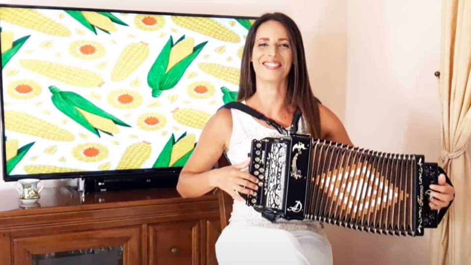 Marrocche e frusce - Irma Di Benedetto - Organetto. Musica popolare.