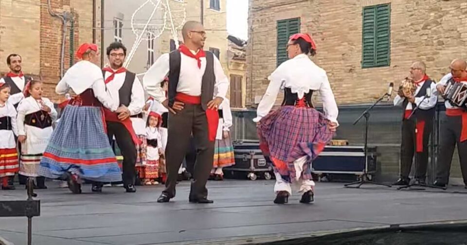 Saltarello di Cupramontana - Gruppo folk Massaccio - Marche. Ballo popolare.
