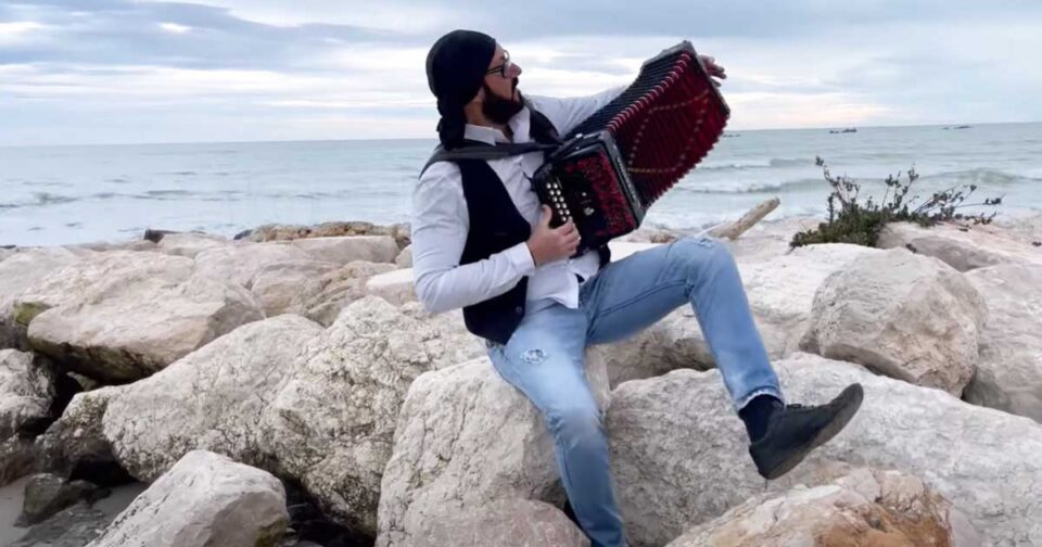 Fiorin Fiorello (Fox) - Nicola Scacchia - Organetto. Musica popolare.