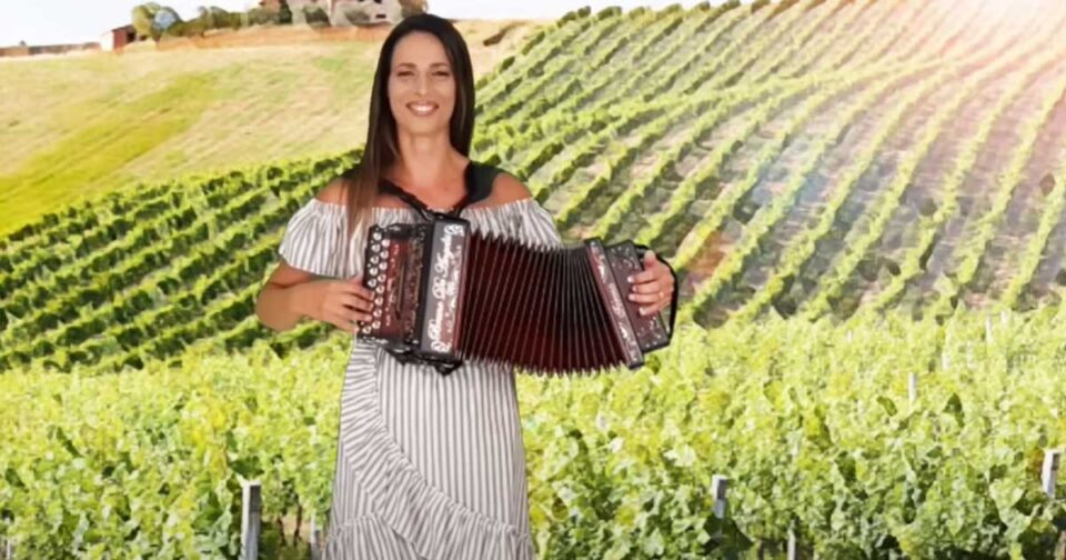 Cicirinella (Tarantella) - Irma Di Benedetto. Musica popolare.