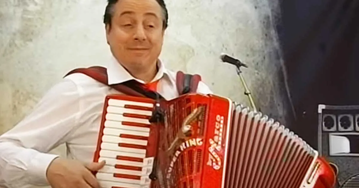 Aleandro Raso suona Bella montanara alla fisarmonica