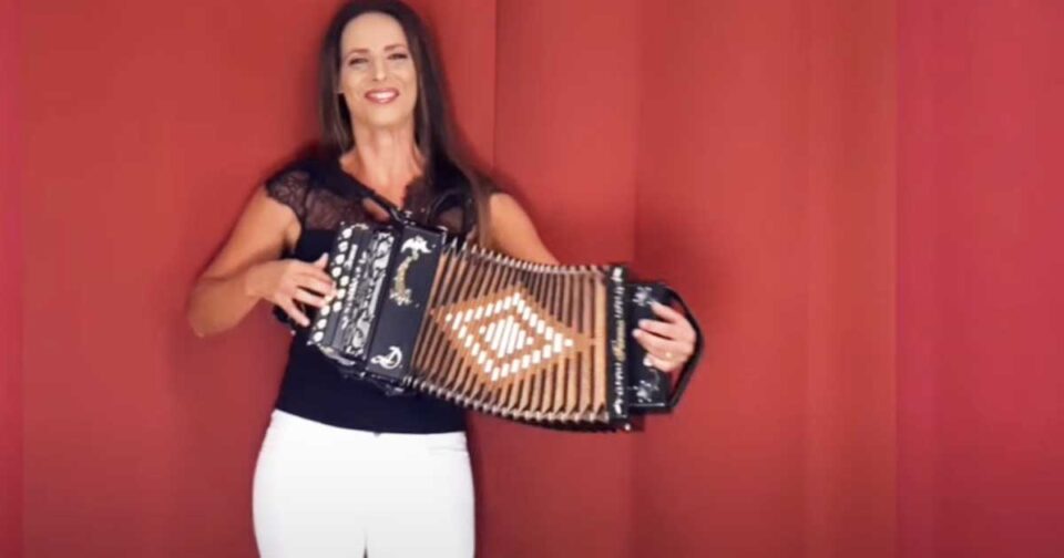 Piemontesina bella - Irma Di Benedetto. Musica popolare.