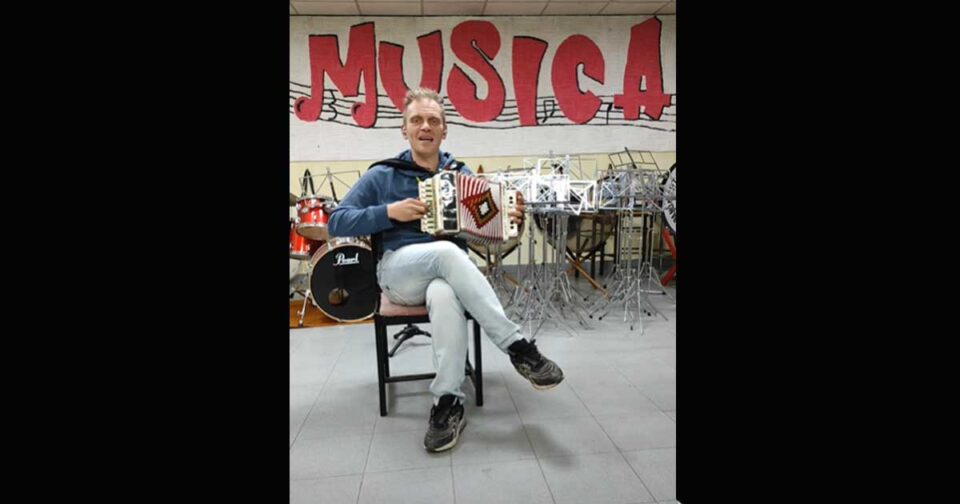 Piccolo fiore - Carmn Pasquarelli. Musica popolare.