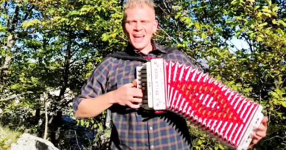 Canzoni popolari di Carmine Pasquarelli.